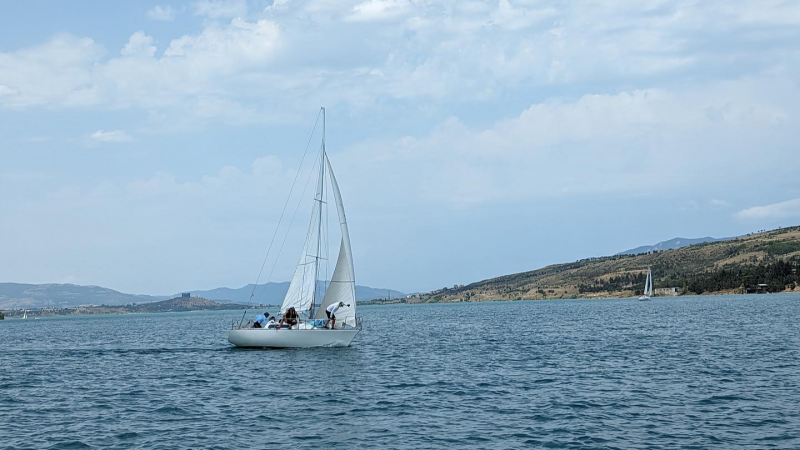 თბილისის ზღვაზე მდებარე Georgian Sailing Club-ი საიალქნო სპორტის ოლიმპიურ სახეობაში ბავშვების მომზადებას იწყებს