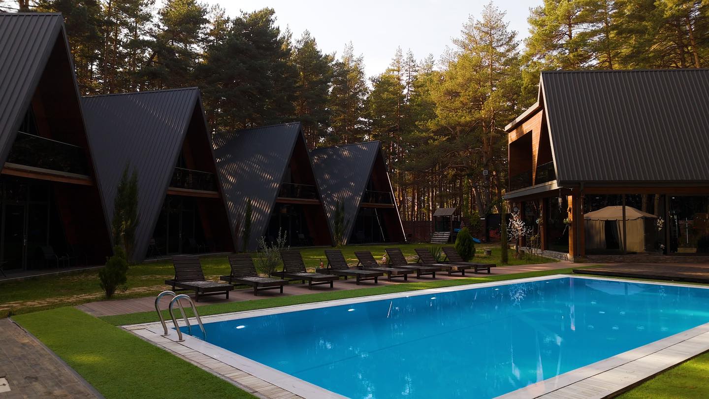 რა გეგმები აქვს Park Hotel Surami Chalet-ის მენეჯმენტს სასტუმროს ცნობადობის გასაზრდელად და უფრო მეტი სტუმრის მისაღებად