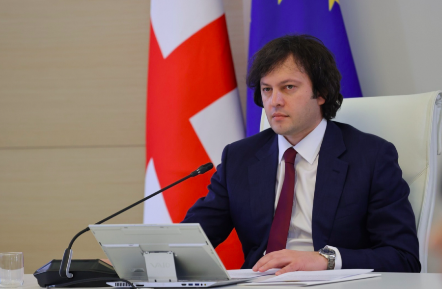ახალი პლატფორმა www.ekalata.gov.ge მოსახლეობას აძლევს ფასებზე დაკვირვების შესაძლებლობას და ყველაზე დაბალი ფასების იდენტიფიცირების საშუალებას, რაც ბუნებრივია, შეამცირებს განსაკუთრებულად შეჭირვებული მოსახლეობისთვის კალათის ფასს, შესაბამისად, განსაკუთრებულ ყურადღებას დავუთმობთ ამ პლატფორმის სწორად მუშაობას - ირაკლი კობახიძე