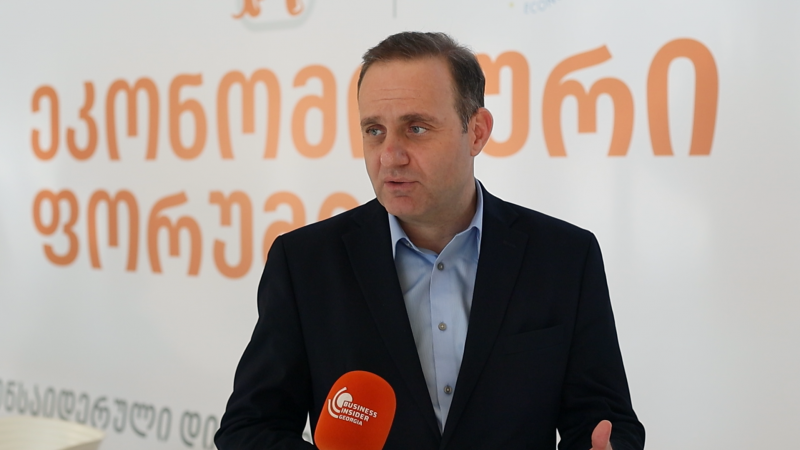 ვსხედვართ, ვსაუბრობთ, ყველა დეტალს გავდივართ „შრომითი მიგრაციის შესახებ“ კანონზე და ვახდენთ ამ რეგულაციების ადაპტირებას ისე, რომ ერთის მხრივ სახელმწიფოს ამოცანა, უსაფრთხოების ნაწილში იყოს დაცული და მეორეს მხრივ, ბიზნესის ინტერესი, რომ სწრაფად დაიკმაყოფილოს მოთხოვნა, მზარდი მოთხოვნა სამუშაო ძალაზე მათ შორის, მიგრანტების ნაწილში და პროექტები არ გაუჩერდეს იყოს დაკმაყოფილებული - ლევან ვეფხვაძე