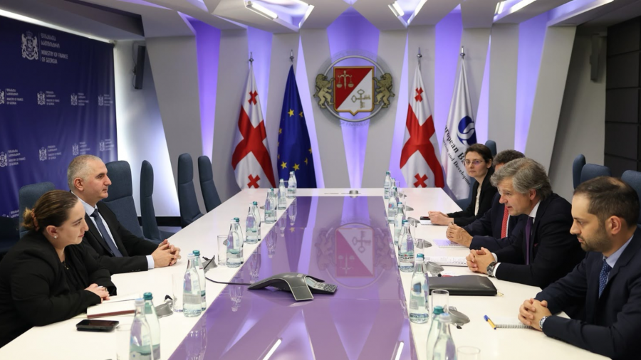 ფინანსთა მინისტრი ლაშა ხუციშვილი ევროპის რეკონსტრუქციისა და განვითარების ბანკის (EBRD) რეგიონულ დირექტორს კავკასიაში ალკის ვრიენიოს დრაკინოსს შეხვდა