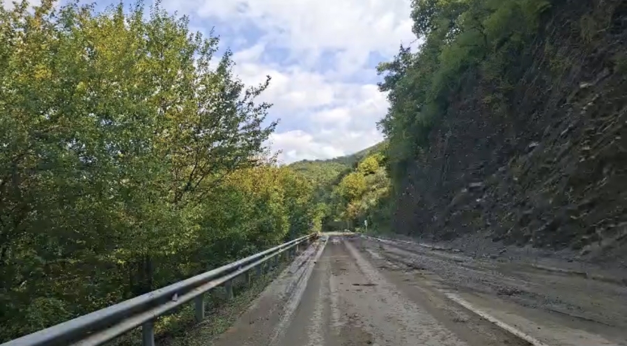 სოფელ თვალივთან ავტოტრანსპორტის მოძრაობა გზის ერთ სამოძრაო ზოლზე აღდგა