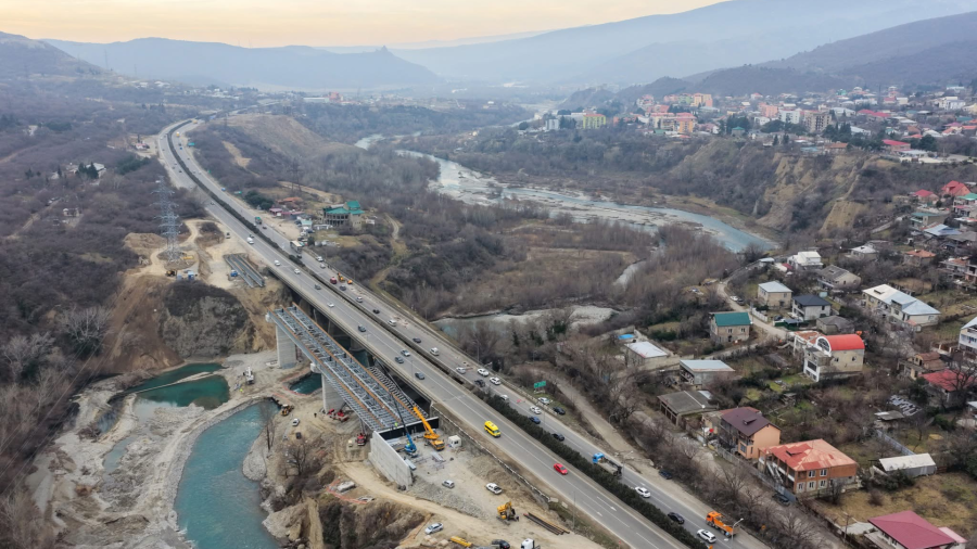 არაგვის ხიდზე სატვირთო ავტომობილების მოძრაობა ერთი მიმართულებით დროებით ალტერნატიულ მარშრუტზე გადაერთვება