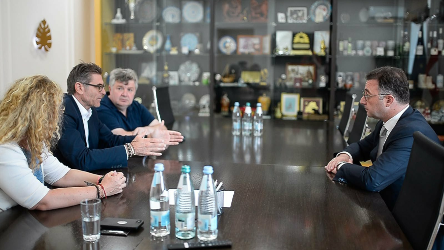 დავით სონღულაშვილი საკვები პროდუქტების მწარმოებელი გერმანული კომპანიის „Develey“ და „მარნეულის სასურსათო ქარხნის“ მფლობელებს შეხვდა