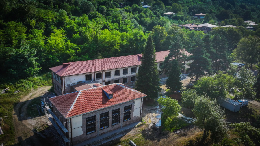 სოფელ ბუგეულის საჯარო სკოლის რეაბილიტაცია აქტიურად მიმდინარეობს