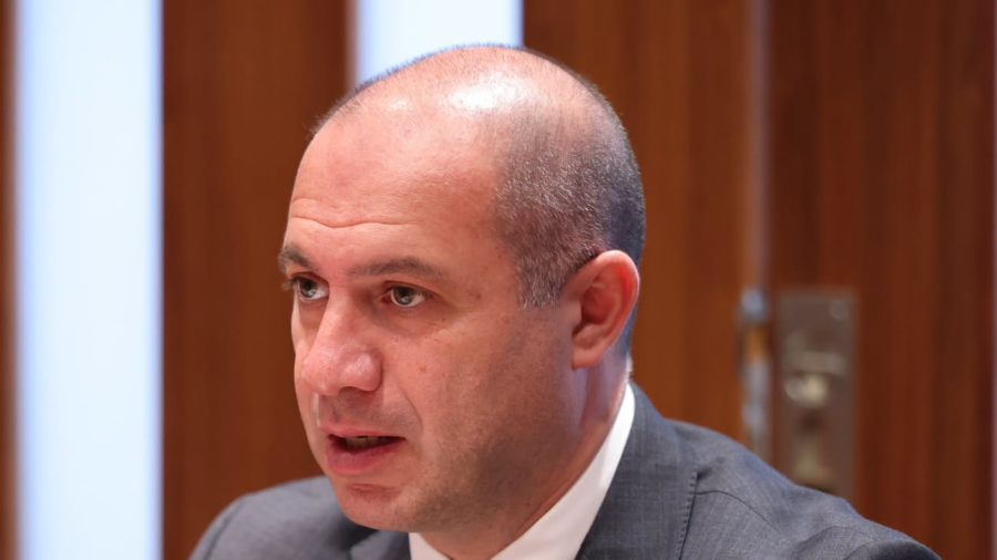 შემოდგომით პარლამენტს მივმართავთ მთავრობის საკანონმდებლო ინიციატივით, რომლითაც გვინდა პროფესიული სწავლების გარკვეული პროგრამები, მისი კრედიტები აღიარებული იყოს და ჩაითვალოს უმაღლესის შესაბამის მიმართულებებში - გივი მიქანაძე