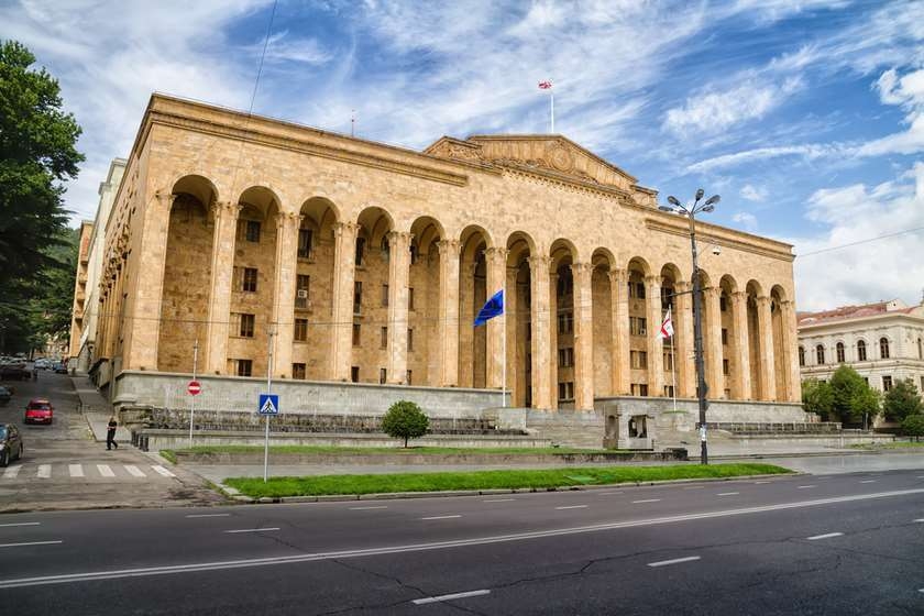 იურიდიულ საკითხთა კომიტეტის სხდომაზე საქართველოს უზენაესი სასამართლოს მოსამართლეობის კანდიდატს, დავით მამისეიშვილს მოუსმენენ