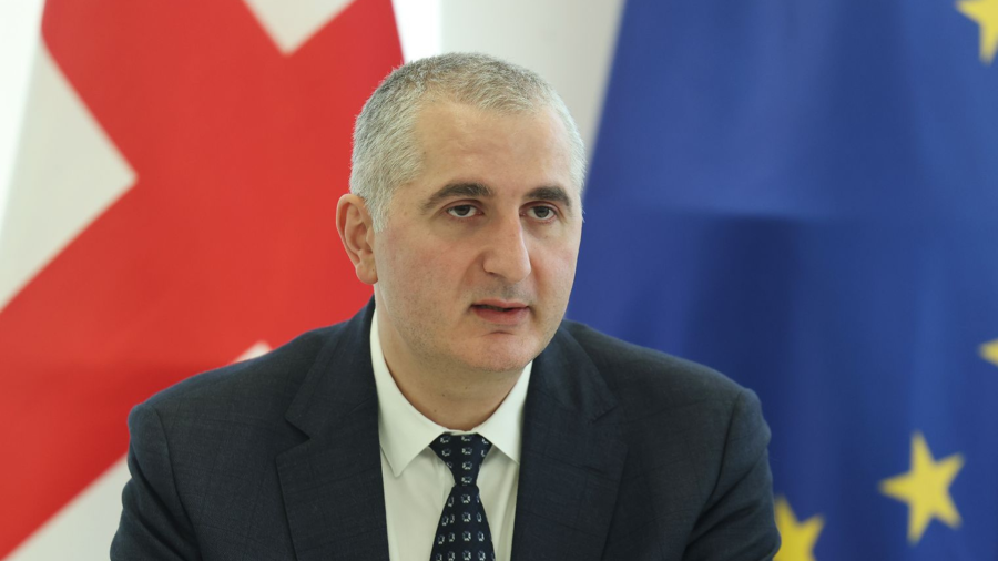 აზიის განვითარების ბანკის მხარდაჭერით იწყება ბათუმი-სარფის პროექტის განხორციელება, რომელიც აღმოსავლეთ-დასავლეთის ჩქაროსნული მაგისტრალის ერთ-ერთი მნიშვნელოვანი ნაწილია - ფინანსთა მინისტრი ლაშა ხუციშვილი