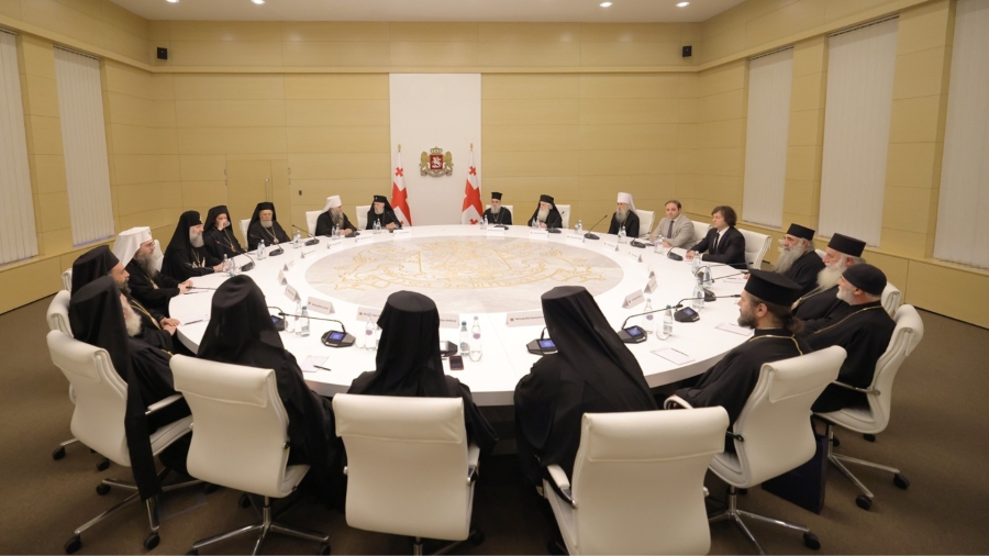 PM meets representatives of church delegations