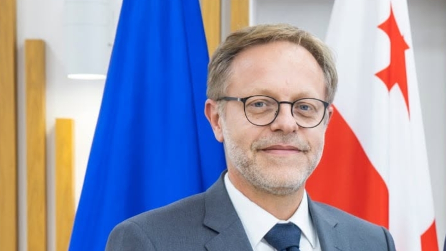 რამდენიმე ფრანგული კომპანია უკვე აკვირდება ისეთ პროექტებს, როგორებიცაა ვაზიანის აეროპორტის განვითარება, საქართველოს რკინიგზის გამტარუნარიანობის გაზრდა და შავი ზღვის წყალქვეშა კაბელის პროექტი - ოლივიე კურტო