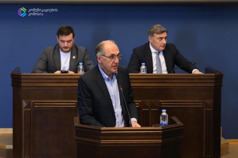 ვახტანგ აბაშიძე პარლამენტში მომხმარებელთა დაცვის შესახებ მოხსენებით წარდგა