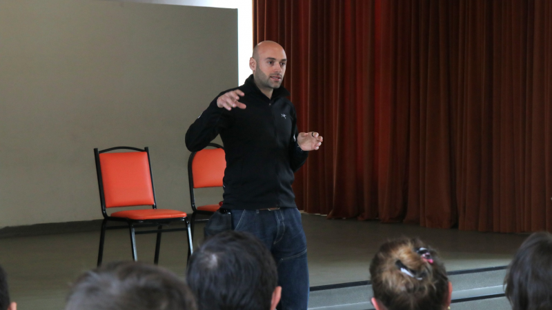 პავლე მგელაძე და აჭარის ფინასსთა და ეკონომიკის მინისტრი ბათუმში, სკოლა „პროგრესის“ მოსწავლეებს შეხვდნენ